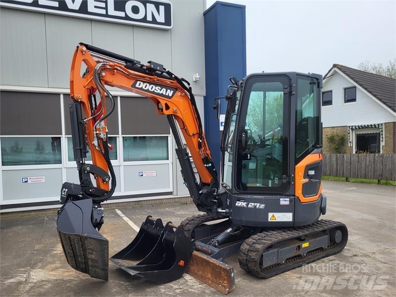 Develon DX27z-7 小型挖掘机