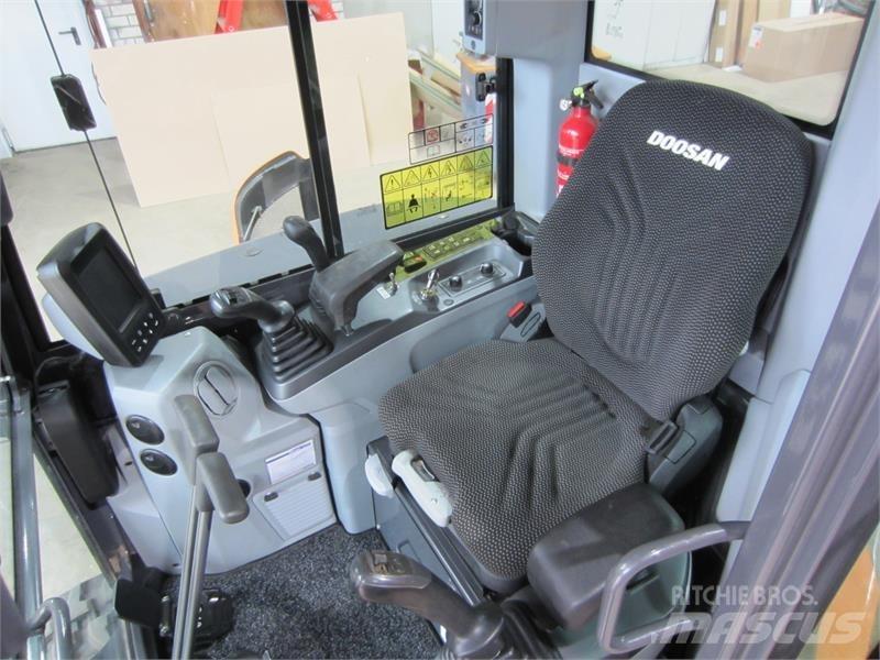 Develon DX27z-7 小型挖掘机