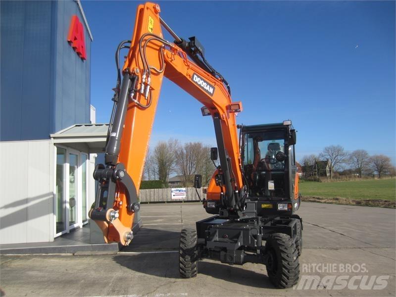Develon DX57W-7 小型挖掘机