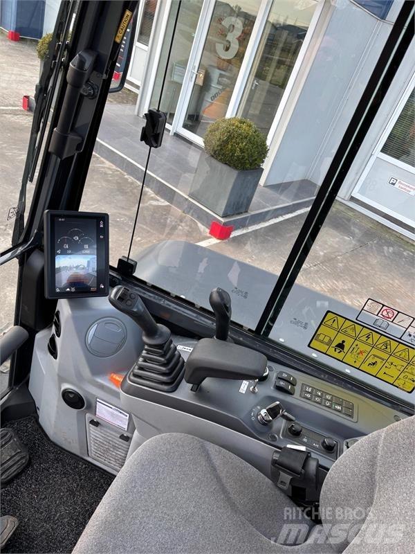 Develon DX63-7 中型挖掘机