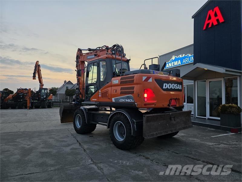 Doosan DX140W-5 轮式挖掘机