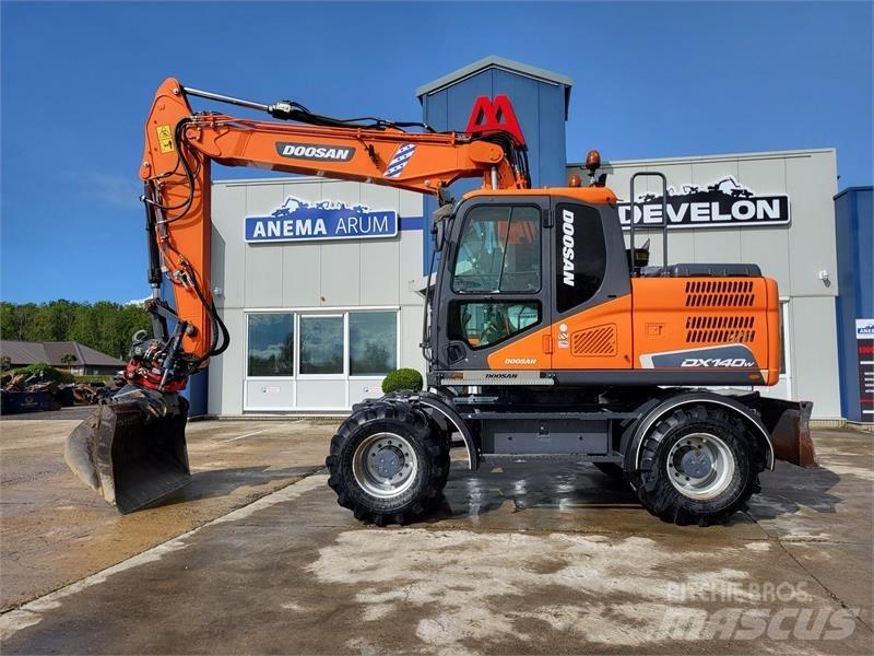 Doosan DX140W-5 轮式挖掘机