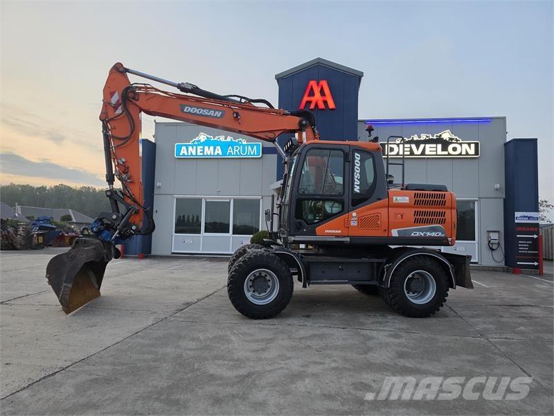 Doosan DX140W-5 轮式挖掘机
