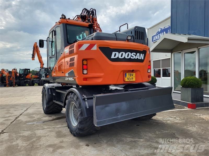 Doosan DX165W-5 轮式挖掘机