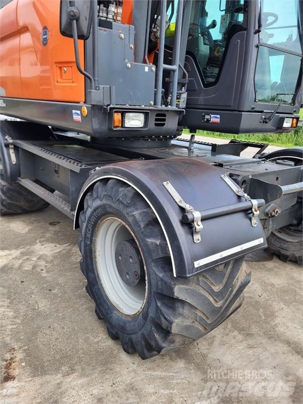 Doosan DX165W-5 轮式挖掘机