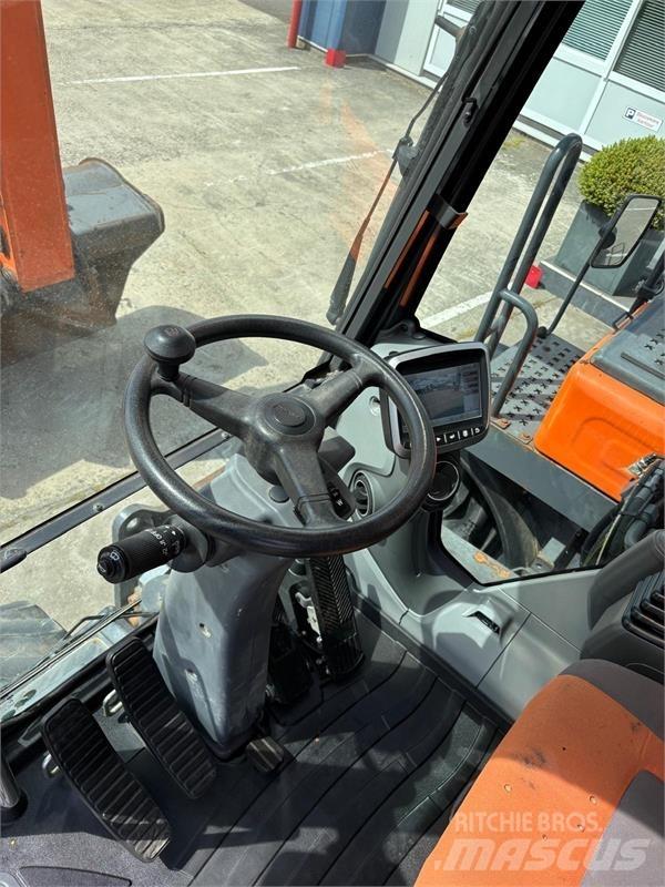 Doosan DX170W-5 轮式挖掘机