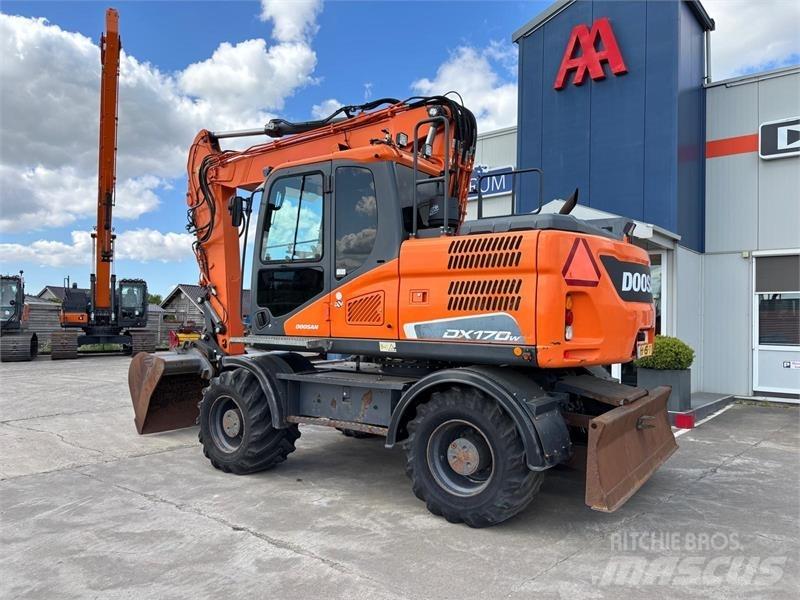 Doosan DX170W-5 轮式挖掘机