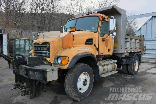 Mack CV712 自卸式货车