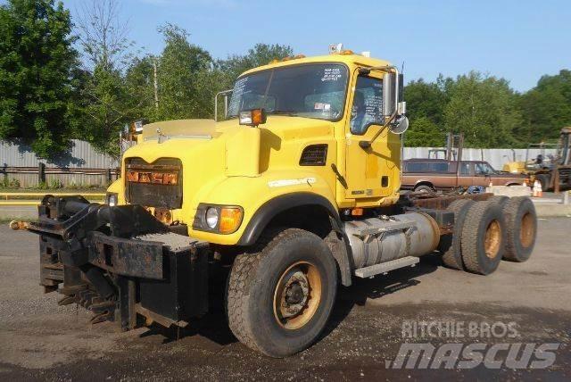 Mack CV713 平板车