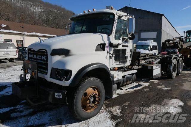 Mack CV713 平板车