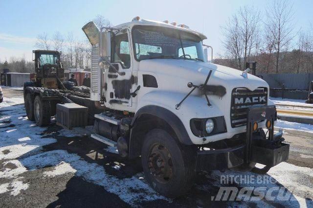 Mack CV713 平板车