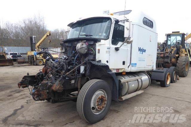 Mack CXN613 牵引车