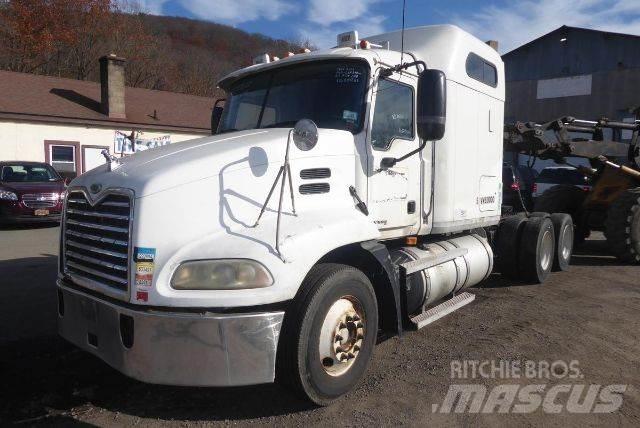 Mack CXN613 牵引车