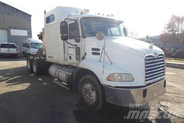 Mack CXN613 牵引车
