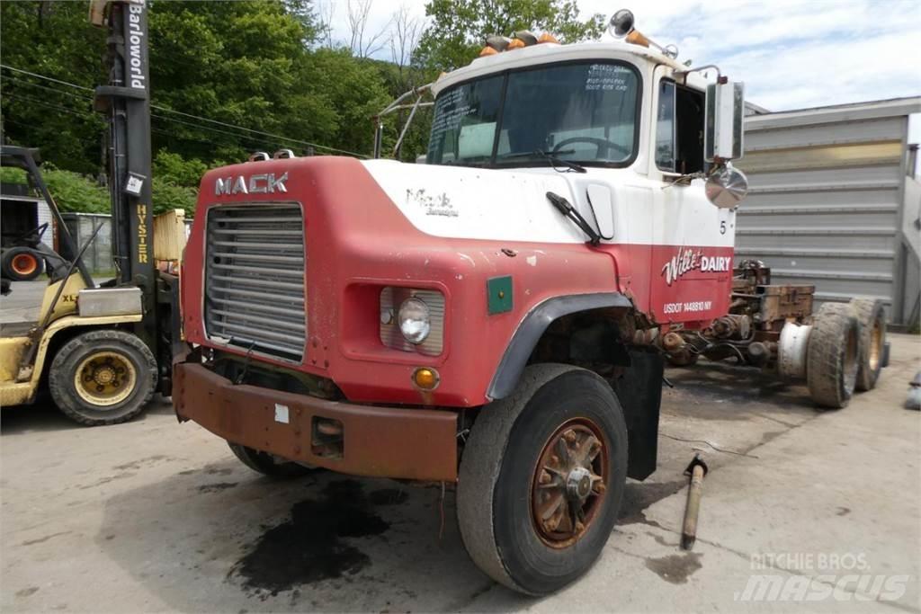 Mack DM688X 平板车