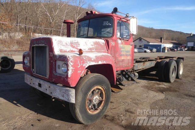 Mack R611 平板车
