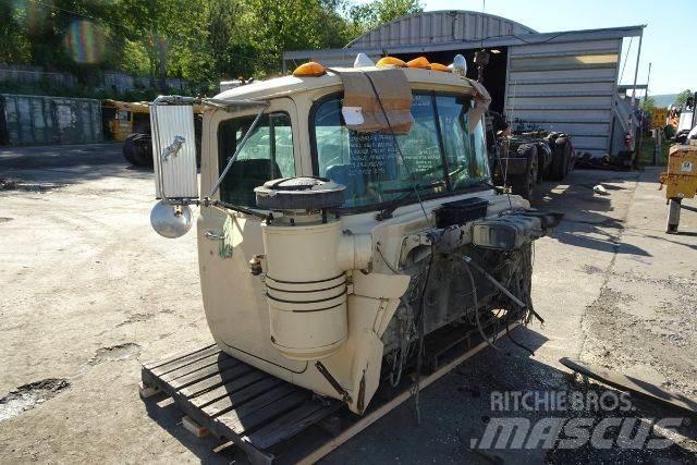 Mack RD690S 驾驶室与内部