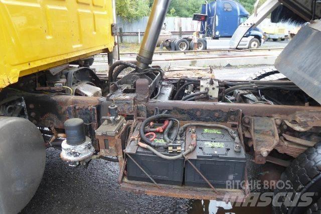 Sterling L8500 自卸式货车