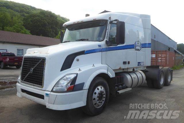 Volvo VNL64T 牵引车