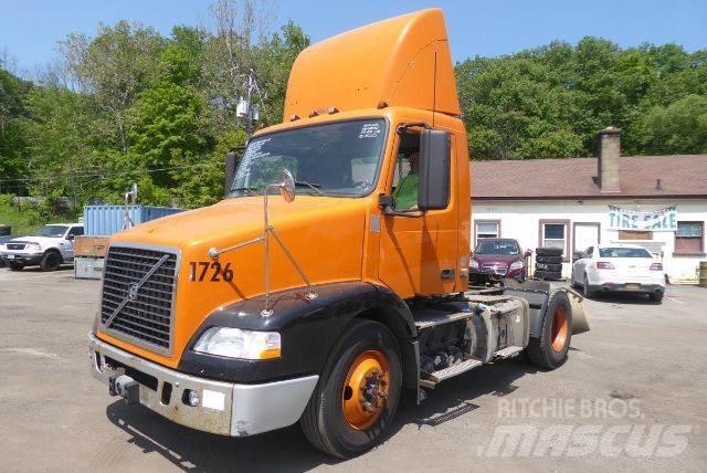 Volvo VNM42T 平板车
