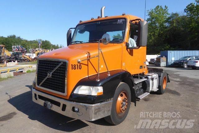 Volvo VNM42T 平板车