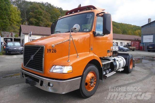 Volvo VNM42T 平板车