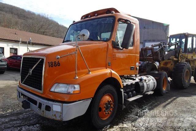 Volvo VNM42T 平板车