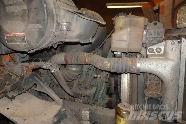Volvo VNM42T 平板车