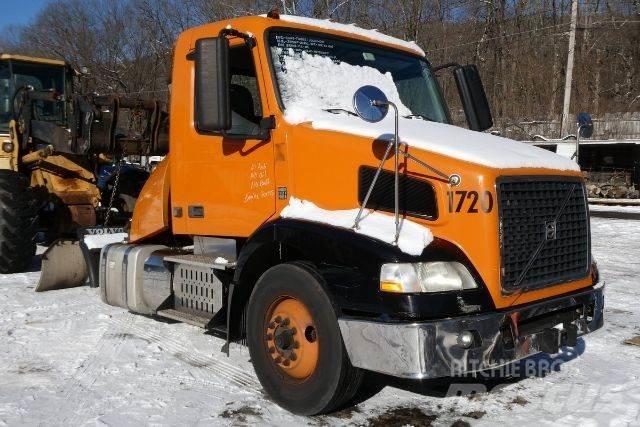 Volvo VNM42T 平板车