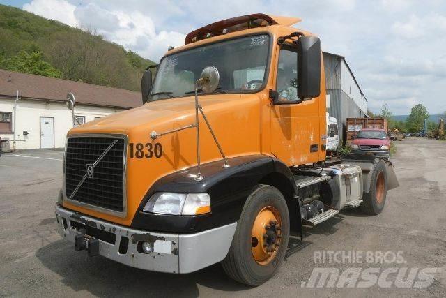Volvo VNM42T 平板车