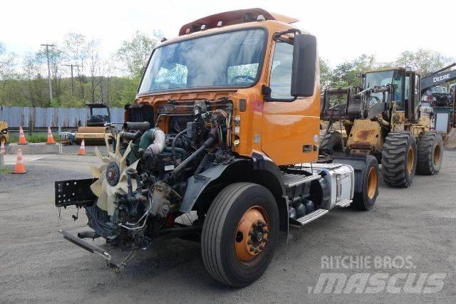Volvo VNM42T 平板车