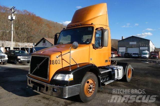 Volvo VNM42T 平板车