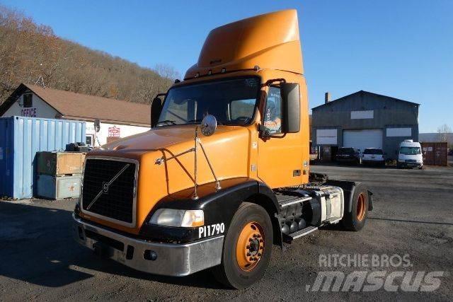 Volvo VNM42T 平板车