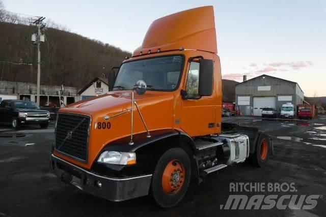 Volvo VNM42T 平板车