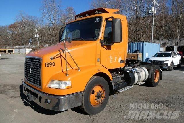 Volvo VNM42T 平板车