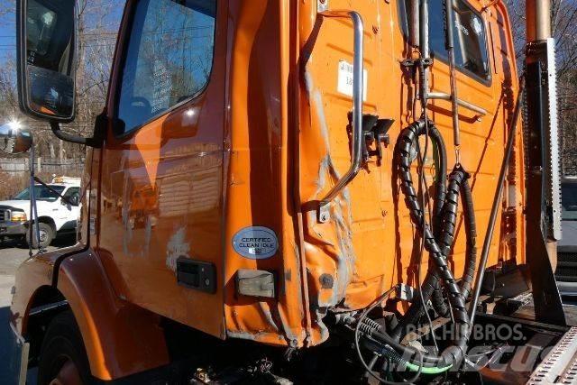 Volvo VNM42T 平板车