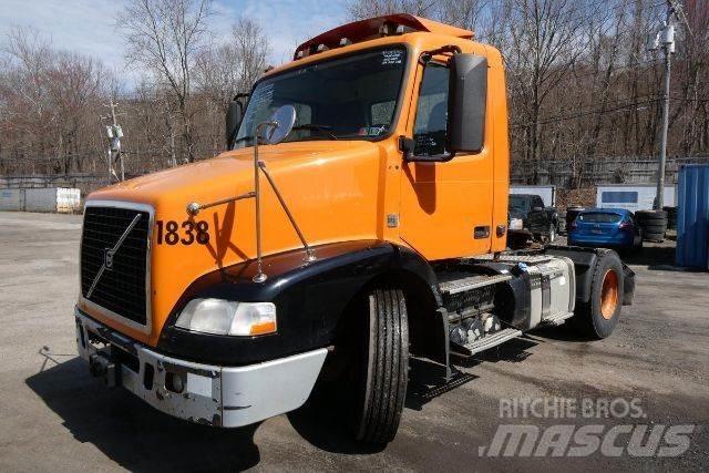 Volvo VNM42T 平板车