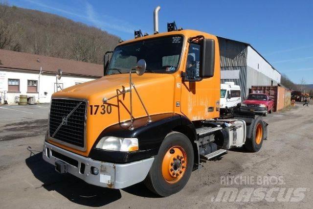 Volvo VNM42T 平板车