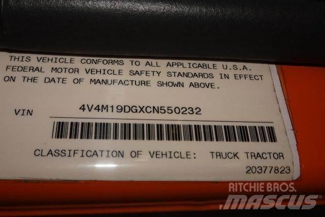 Volvo VNM42T 平板车