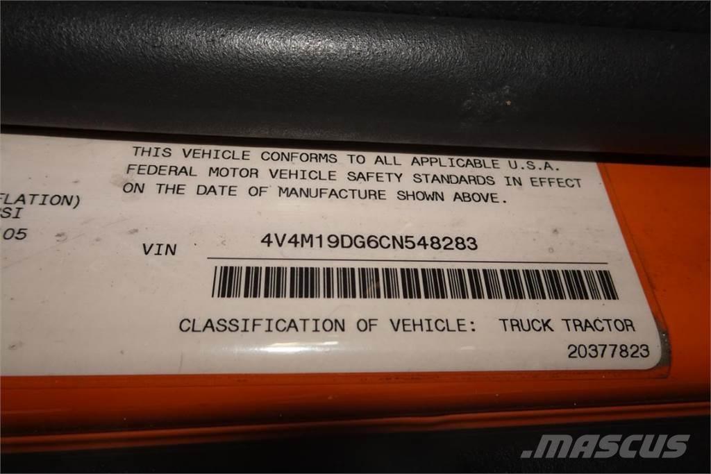 Volvo VNM42T 平板车