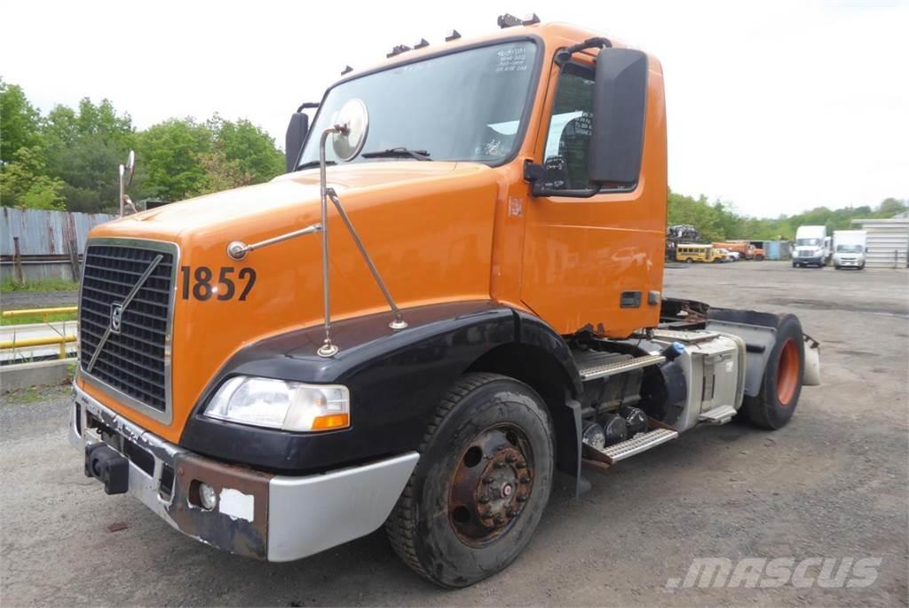 Volvo VNM42T 平板车