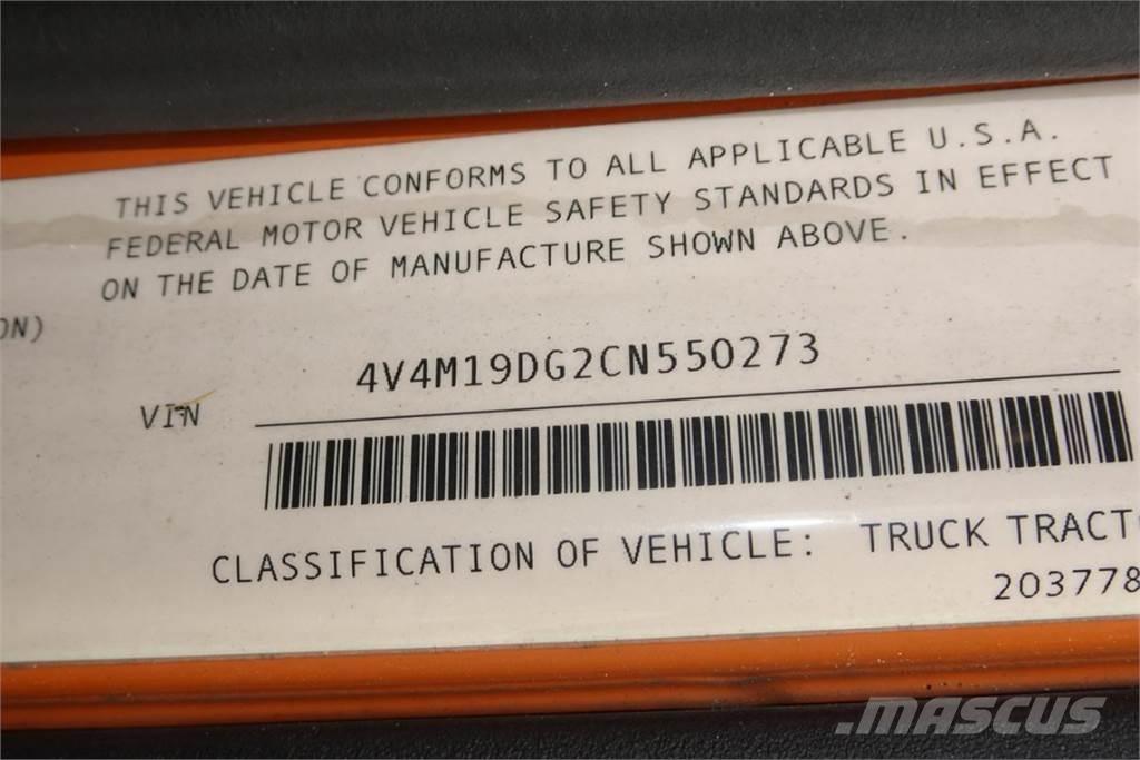 Volvo VNM42T 平板车
