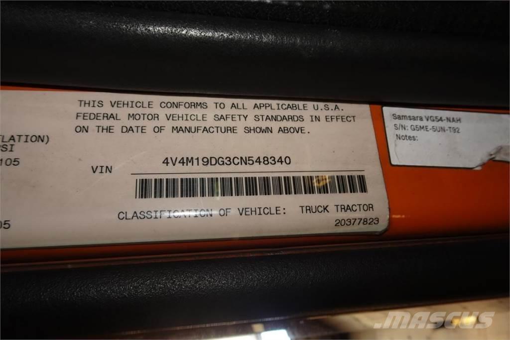 Volvo VNM42T 平板车