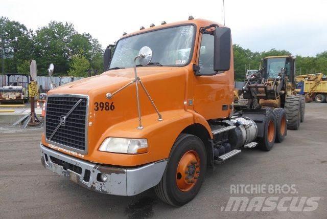 Volvo VNM64T 平板车