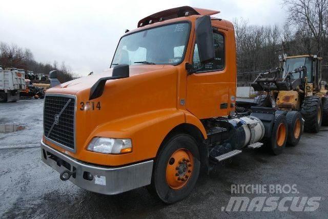 Volvo VNM64T 平板车