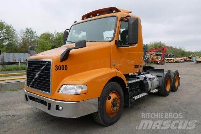 Volvo VNM64T 平板车