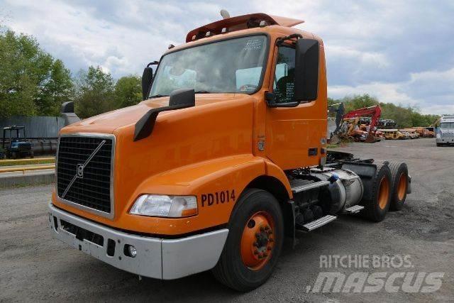 Volvo VNM64T 平板车