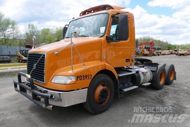 Volvo VNM64T 平板车