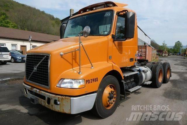 Volvo VNM64T 平板车