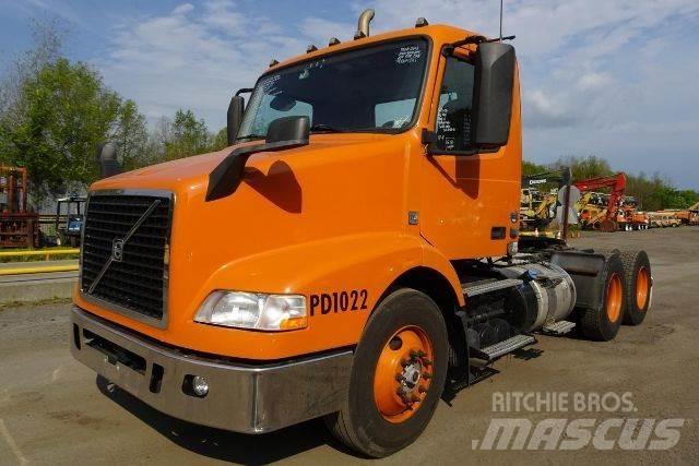 Volvo VNM64T 平板车